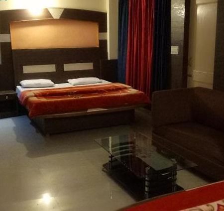 Sky Pie Hotel Дармсала Экстерьер фото