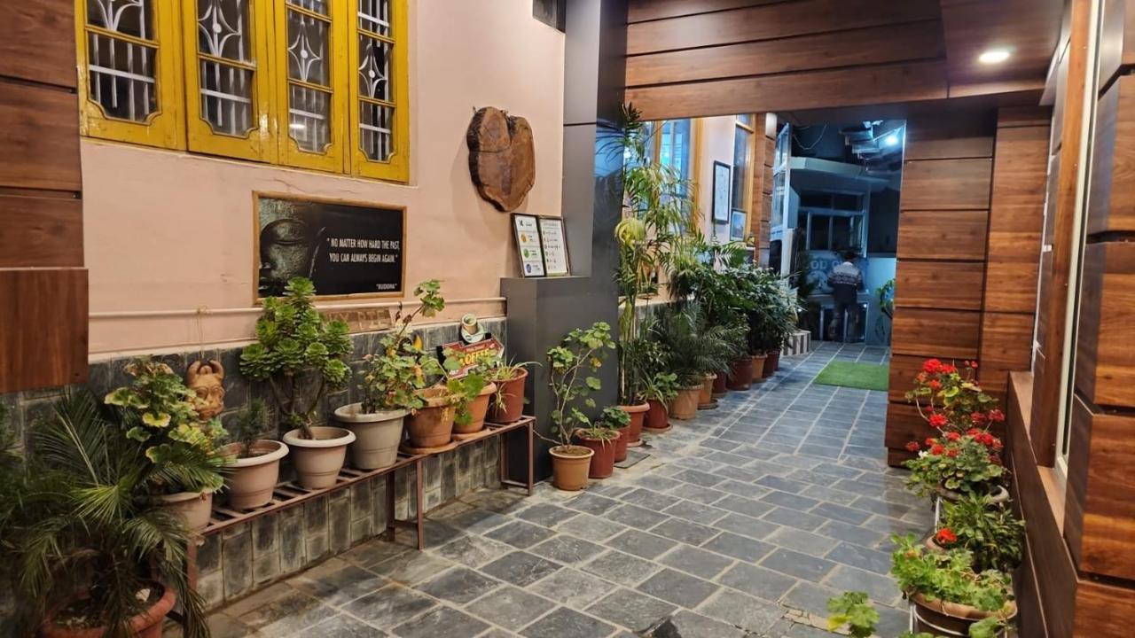 Sky Pie Hotel Дармсала Экстерьер фото