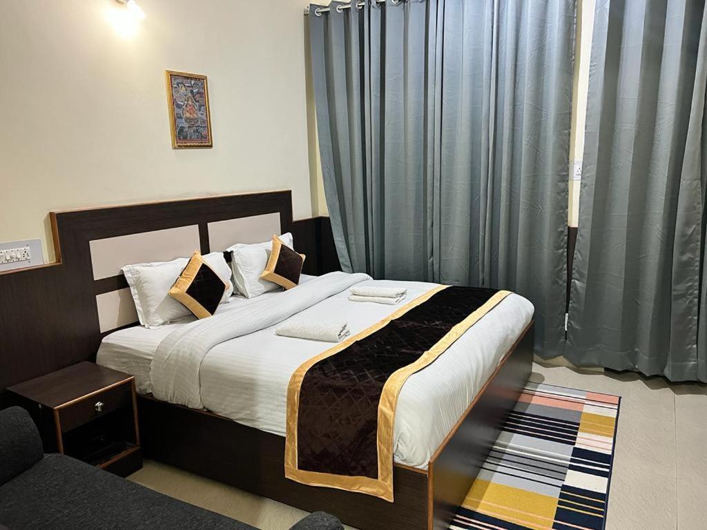 Sky Pie Hotel Дармсала Экстерьер фото