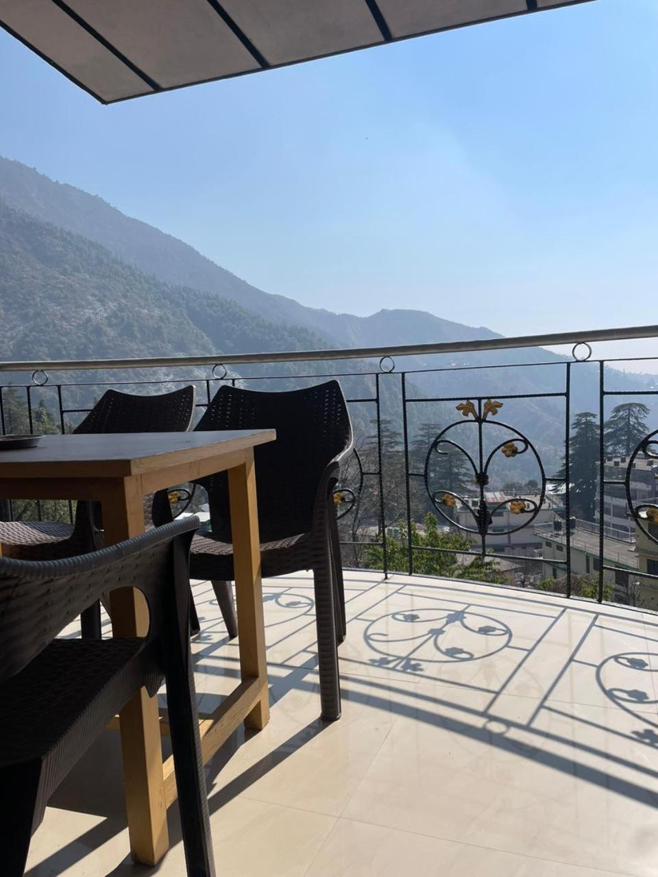 Sky Pie Hotel Дармсала Экстерьер фото