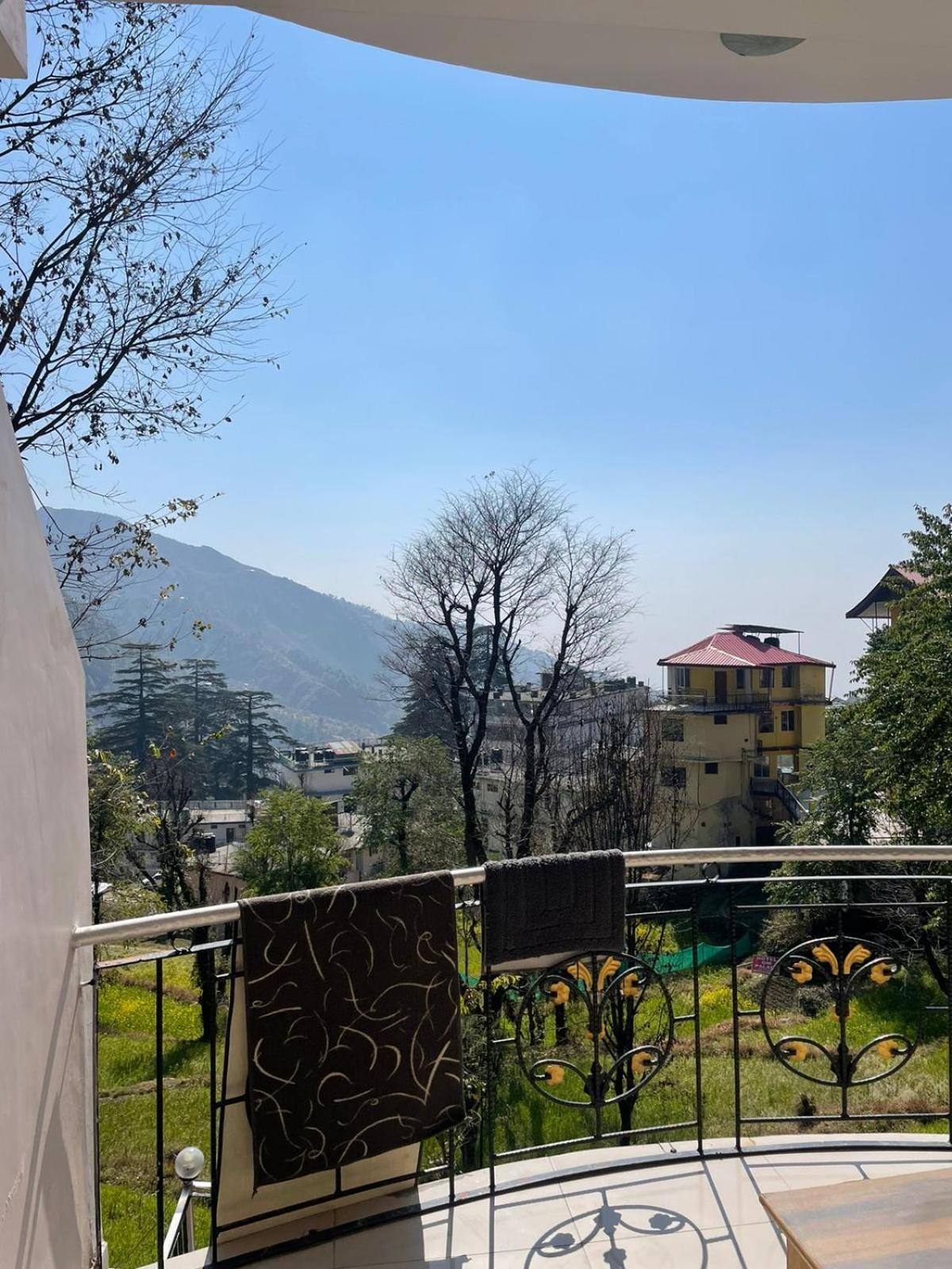 Sky Pie Hotel Дармсала Экстерьер фото