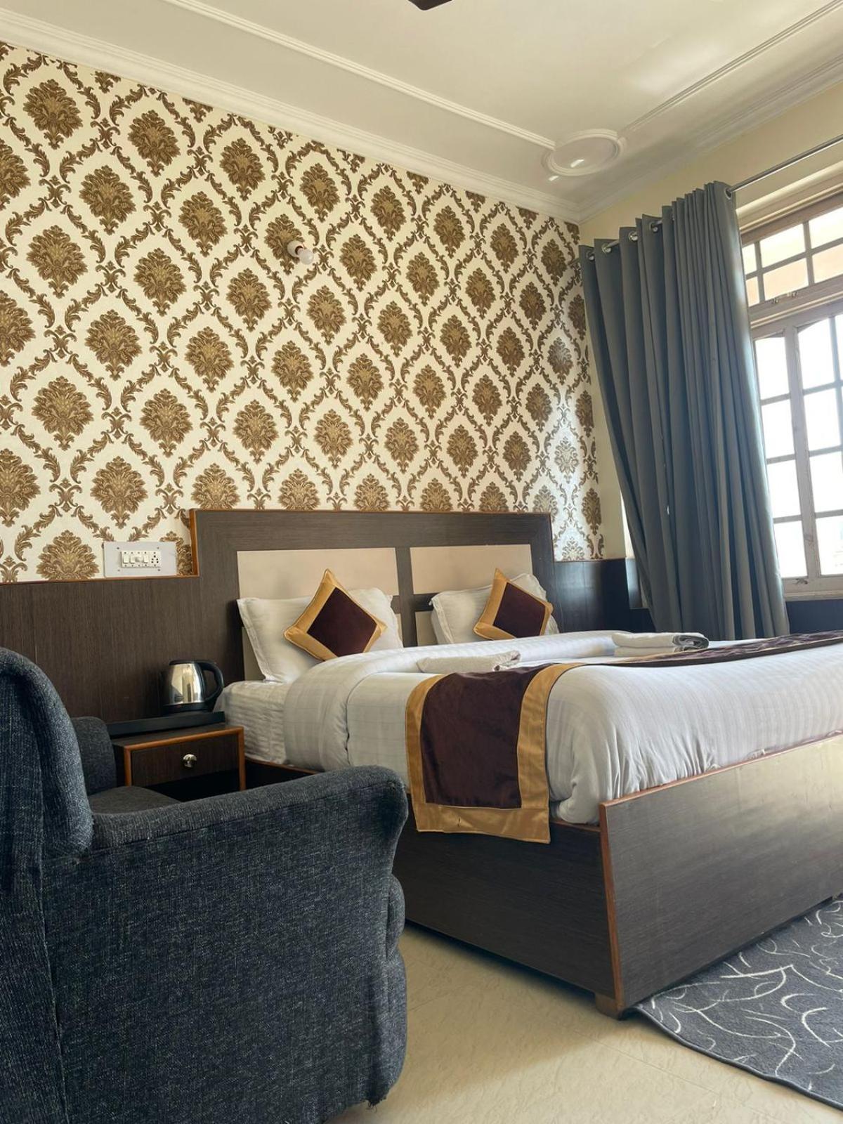 Sky Pie Hotel Дармсала Экстерьер фото