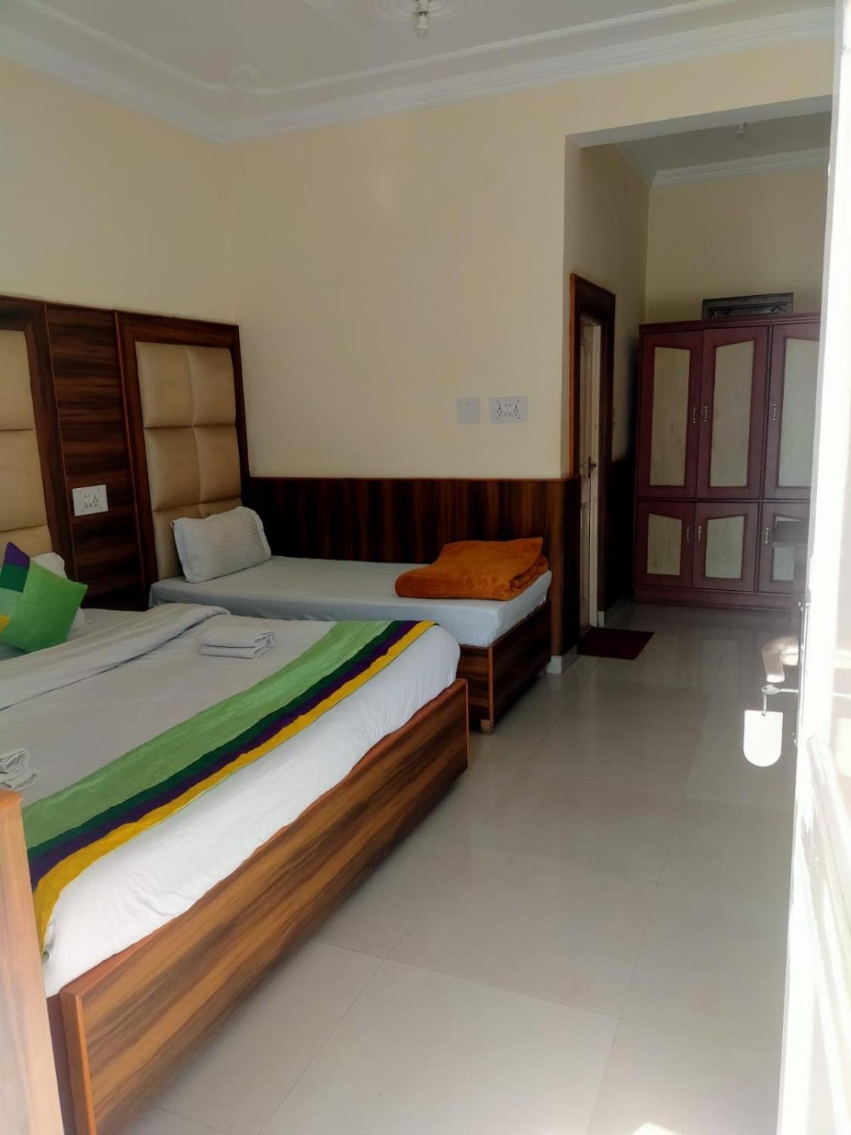 Sky Pie Hotel Дармсала Экстерьер фото