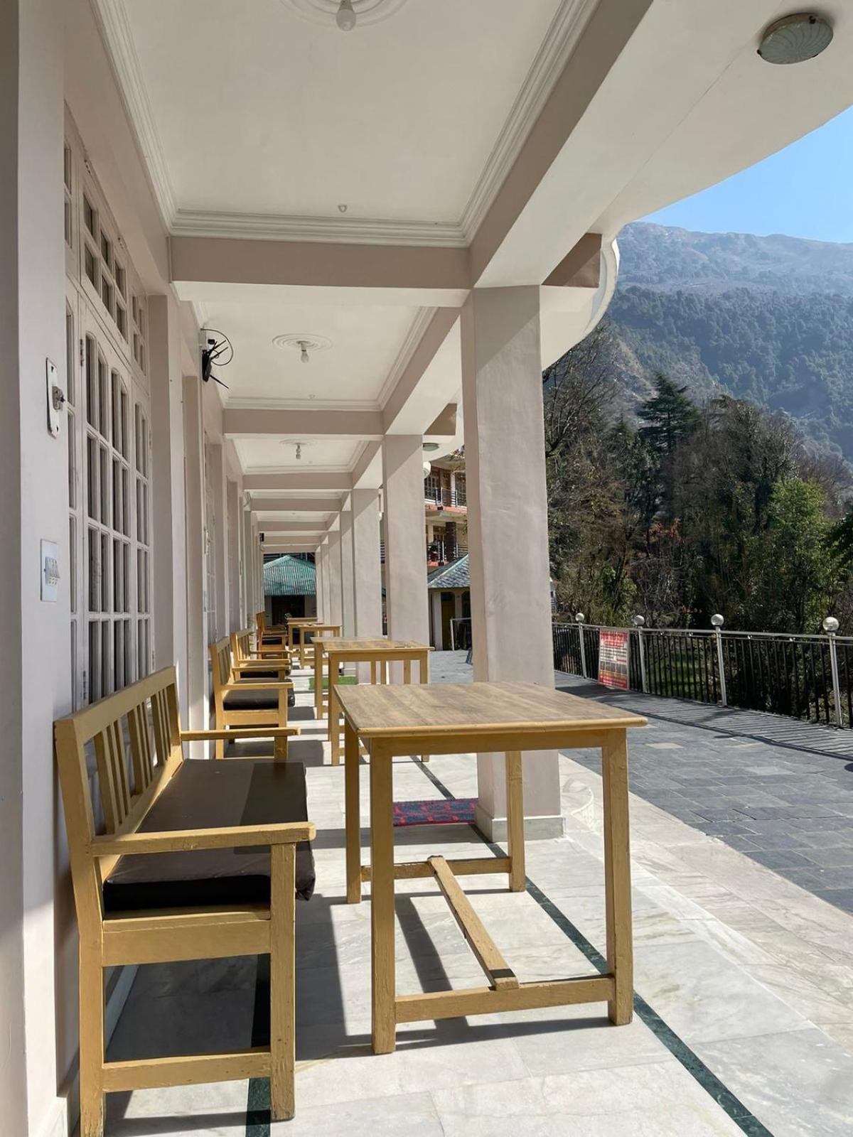 Sky Pie Hotel Дармсала Экстерьер фото