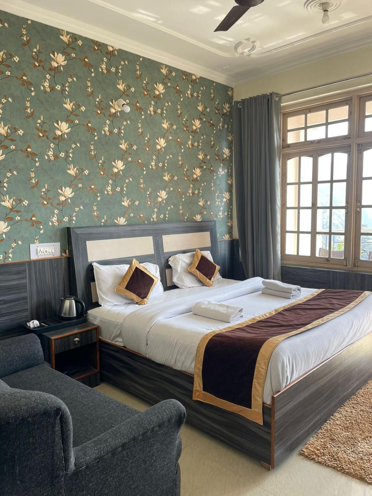 Sky Pie Hotel Дармсала Экстерьер фото