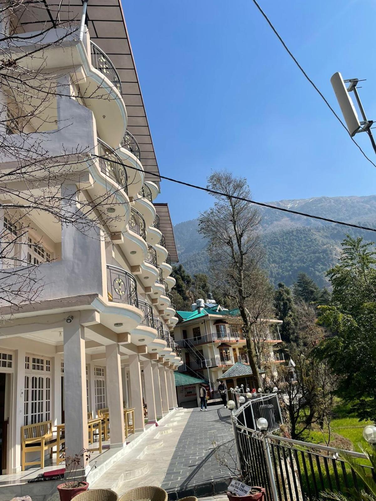 Sky Pie Hotel Дармсала Экстерьер фото