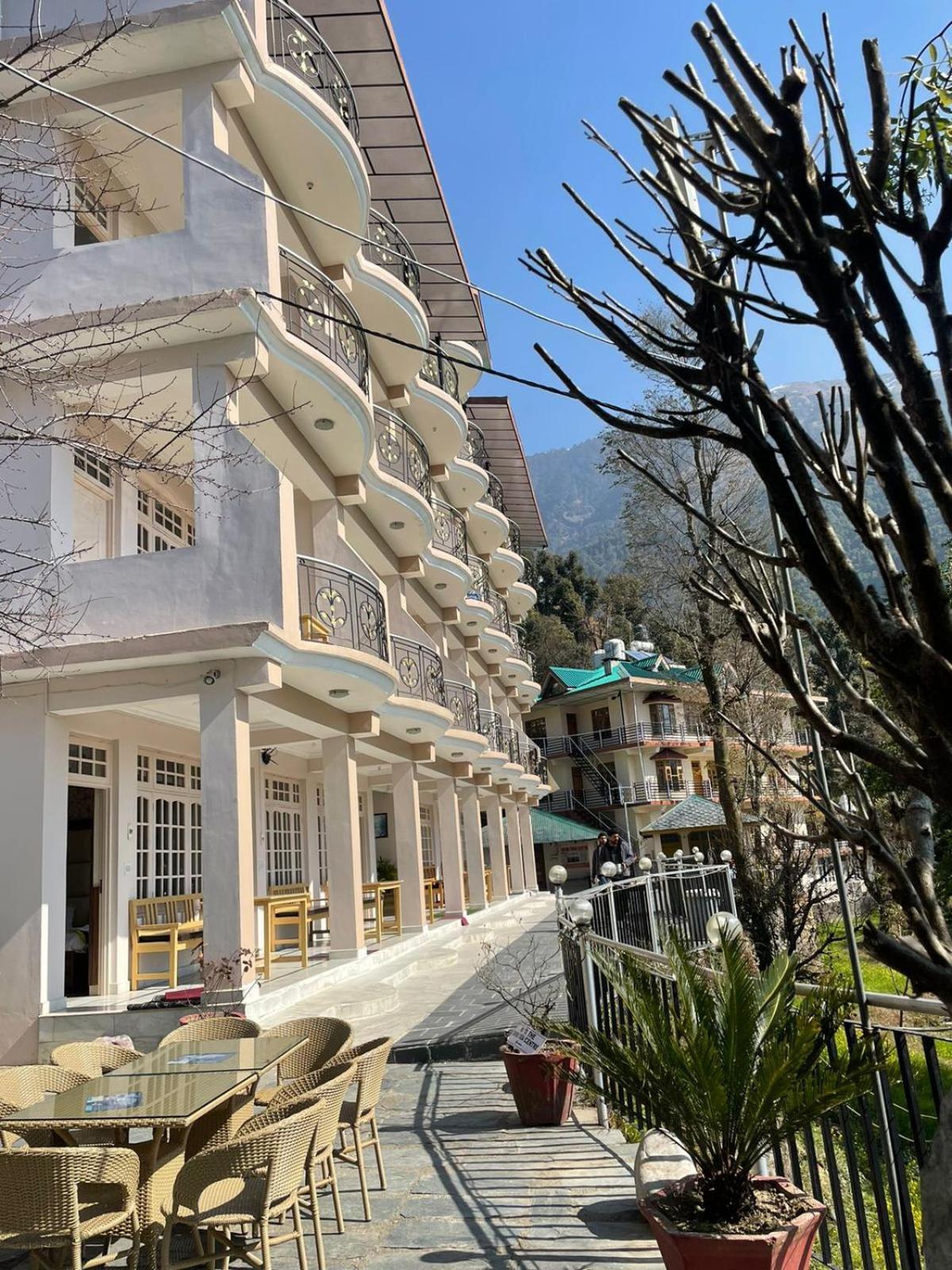 Sky Pie Hotel Дармсала Экстерьер фото