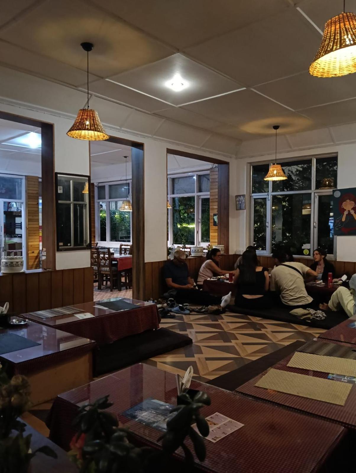 Sky Pie Hotel Дармсала Экстерьер фото