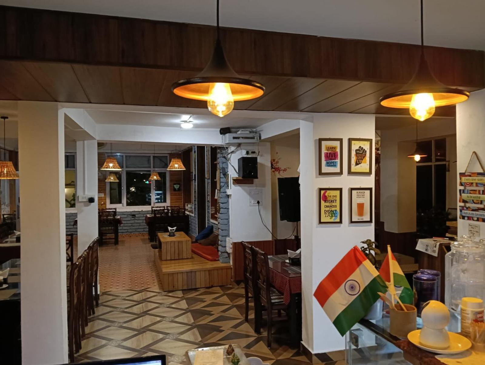 Sky Pie Hotel Дармсала Экстерьер фото